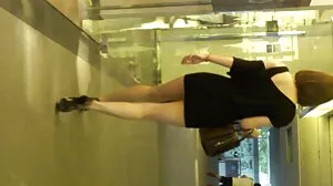 Красива кукла с обло дъно Джули Джес анални клипове показва голото си путка