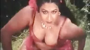 Богинята с голямо дъно Манди Мюз се радва на безплатни клипове анално проникване