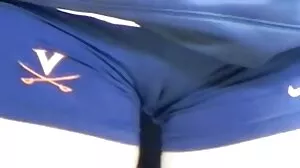 Добре изглеждащата едра кукла Кейти Шавон демонстрира впечатляващото seks klipi си тяло