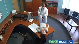 Естетична красавица Елена Лукс безплатно секс клипове си играе с мократа си пляска