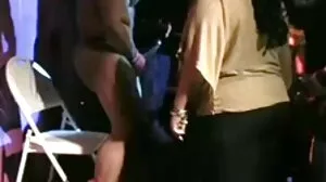 Страстната брюнетка с огромни цици Ив Марлоу анален секс клипове се прецака в позата на краварка