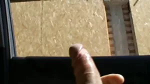 Стройната късокоса брюнетка LaSirena69 смуче доста хубав млад pornoklip пенис