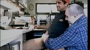 Пикантната брюнетка Joanna Angel обича бога и интензивния анални клипове анален секс