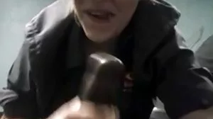 Зашеметяваща тийнейджърка с малки цици Vanna Bardot харесва хардкор язденето на масажи клипове пица