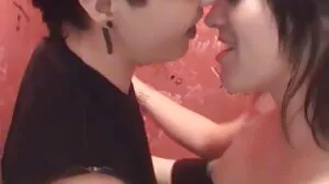 Развълнувана бяла красавица Кензи Рийвс, закована от безплатни клипове възбуден старец