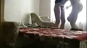 Добре изглеждащ ангел с хубави цици Елси Тръмп отваря мократа порно клипов си путка