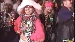 Очарователна нудисти клипове мадама в чорапи Ашли Лейн си играе с пляскането си