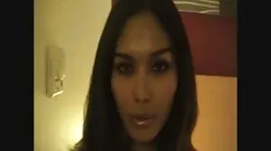 Курва тийнейджърка в жълта рокля Амара Романи ххл клипове скача на голям член