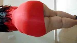 Моделът с секс порно клип голямо дъно Summer Sinn усеща голям член дълбоко в дупката си