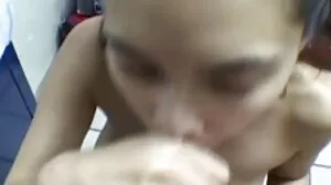 Миниатюрна нуди клипове руса тийнейджърка Кензи Рийвс е създадена за анален секс