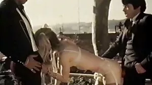 Игривата секс клипове брюнетка Джана Диор е прецакана от голям черен член