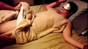 Милата Ариана безплатно секс клипове разперва дългите си крака върху масажната маса