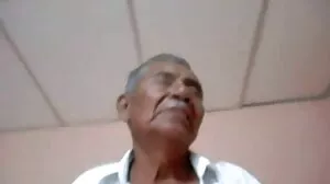 Разкошната красавица с малки цици Надя секс клипове Ноя се прецака в леглото