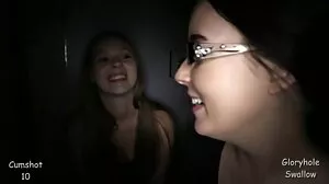 Спортната абаносова красавица Деми Сутра прави секс еротичен масаж клипове във фитнеса