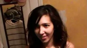 Разкошната брюнетка Crystal Greenvelle порно секс видео клип се прецака силно отзад