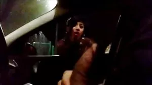 Чувствена тийнейджърка с малки цици Джейн Роджърс отваря гладната си порно и секс клипове путка