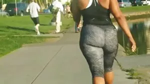 Красивата млада червенокоса Мая Кендрик демонстрира своите анален секс клипове умения