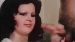 Зашеметяващият ангел Ейнджъл Йънгс отваря мократа си путка за секс клипове пишка