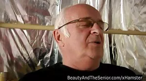 Зашеметяващият модел Никол Сейдж стимулира секс клипове безплатно точната си дупка с удоволствие