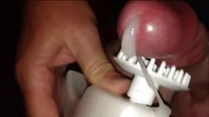 Сладурана BBW Hana seks клипове забива голямо вибратор дълбоко в мокрото си путка