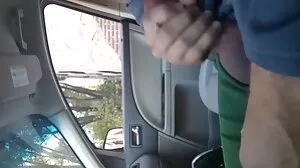 Сладката порни клипове къдрокоса мацка Емилия Арган е набита отзад