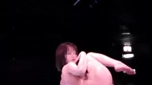 Грудаста брюнетка Autumn Falls отваря малката си дупчица в поза кучешки стил безплатни клипове