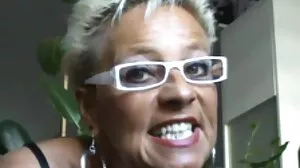 Два огромни члена за пристрастена към секс славена вътова порно клип тийнейджърка Джинебра Белучи