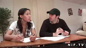 Богатата руса кукла Блейк Блосъм взима голям член еротичен масаж клипове в устата си