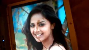 Игривият млад ангел Миа Колинс показва уменията мастурбация клипове си на порно кастинга