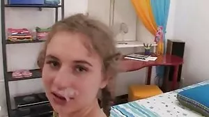 Руска секс кукла видео секс клипове с голямо дупе Елена Кошка взима голям кафяв член