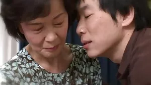 Сладката млада мадама Кензи Рийвс отваря пукнатината си за твърд пенис нудисти клипове