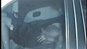 Космата путка Мерилин Сакова секс на клип се чука с играчка