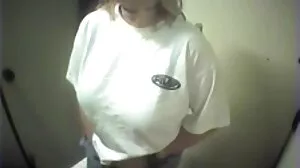 Блондинка с хубаво долнище Алура Дженсън си играе с вибратора си еротика клипове