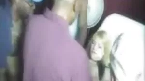 Късата усмихната блондинка Aaliyah Love прави разкошна порно и секс клипове свирка