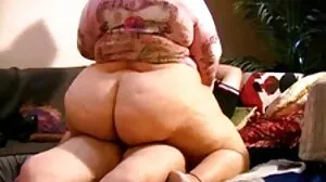 Естетична миниатюрна порни клипове тийнейджърка Lexi Lore е анално набита от голям член