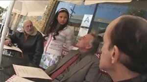 Искрящо едро момиче с кръгло дупе Пени Пакс изневерява на мъжа секс клипове онлайн си