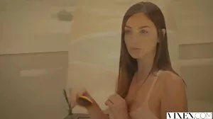 Чувствените ангели Оливия Грей и Абигейл Пийч се радват на големия му член порно клип бг