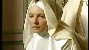 Сладките мадами Аня Кински и Валентина Напи се видео секс клипове чукат с общ любовник