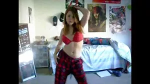 Ема Старлето и Евелин порно клипове с българки Клер се наслаждават на пичките на другия