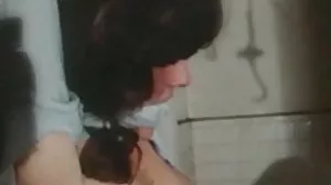 Пиленцето с голямо дъно Honey Blossom усеща огромен член вътре порно клип бг