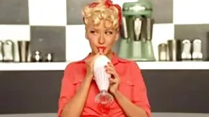 Бляскавата порно клипче блондинка с големи гърди Кейти Шавон получава удоволствие