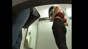 Добрата руса МИЛФ Кели Кристиансен скача на огромен секс клипове безплатно член в позата на краварка